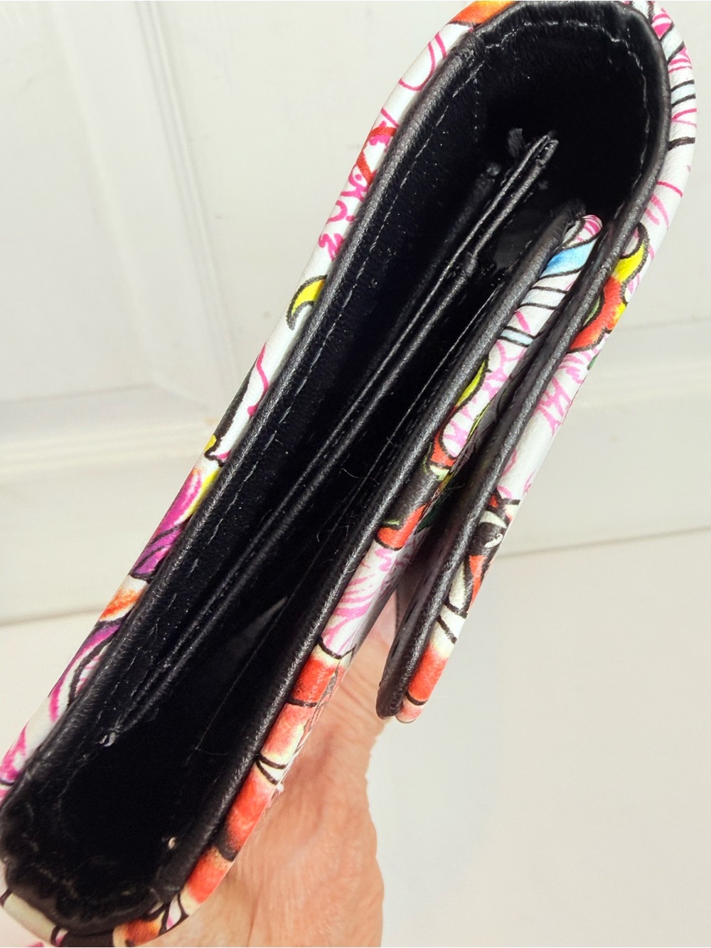 ED HARDY WHITE REBEL GARDEN FLAP LONG WALLET - Picture 9 of 12
